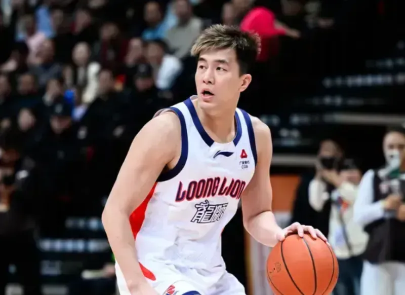 开云手机下载-米切尔：我们还不清楚郭艾伦伤情，和球员们强调要去关心他