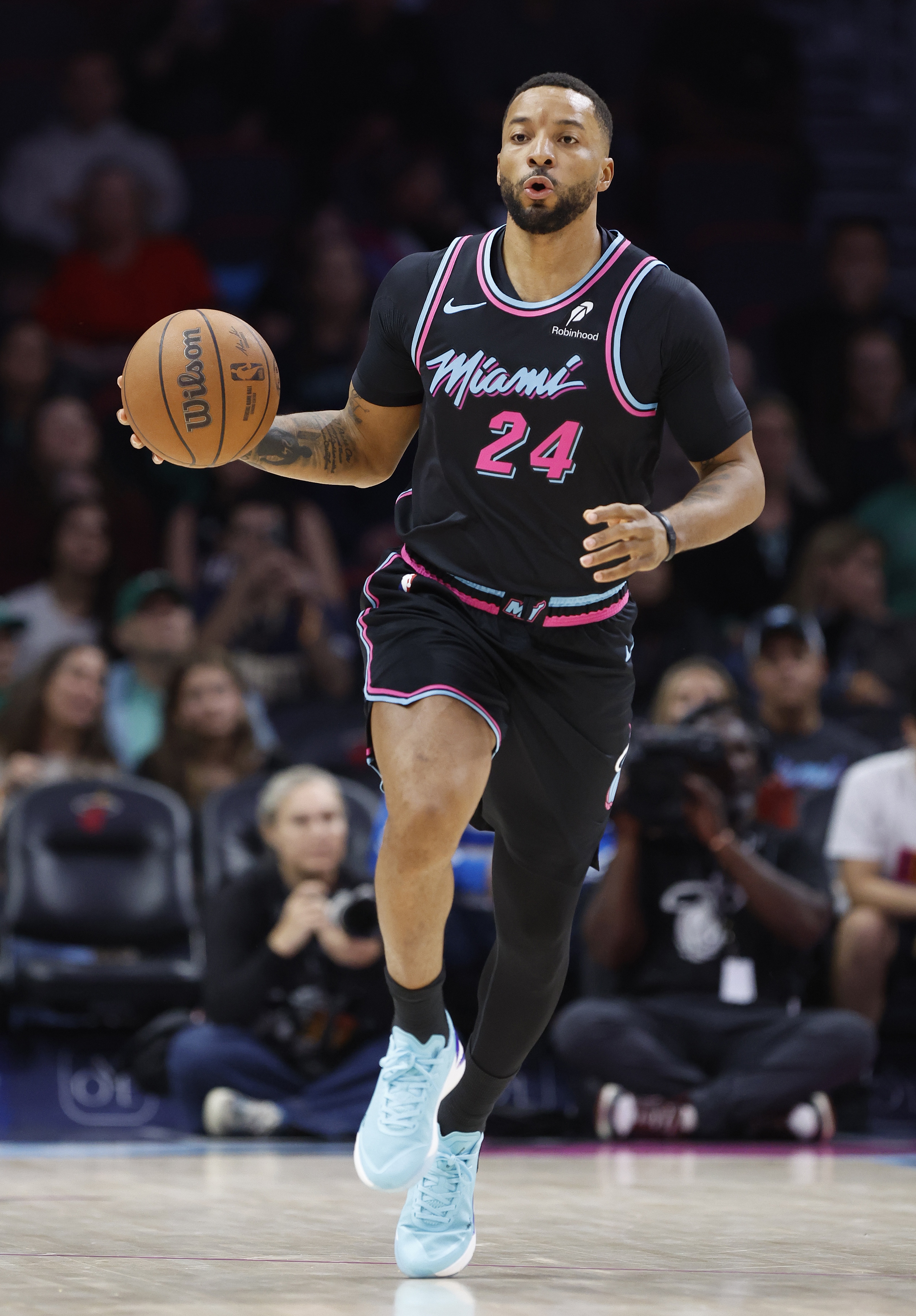 kaiyun.com-明天热火迎战马刺 鲍威尔出战成疑 维金斯&amp;哈克斯大概率出战